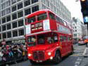 ロンドン名物赤い2階建てバス